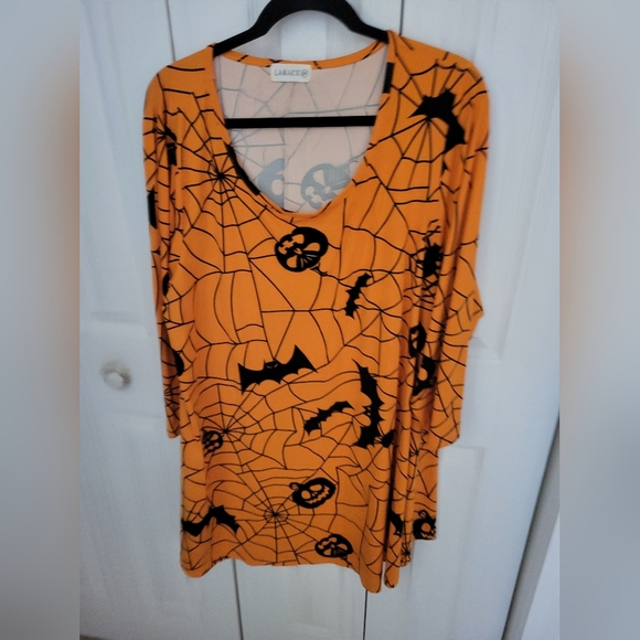 Larace Tops - 4/$10 Larace Bats and Cobwebs Blouse